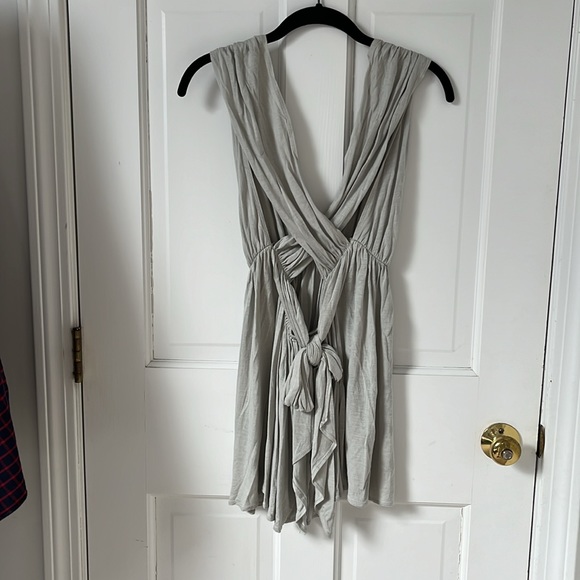 Mason by Michelle Mason Grey Top. Size M - Picture 2 of 3